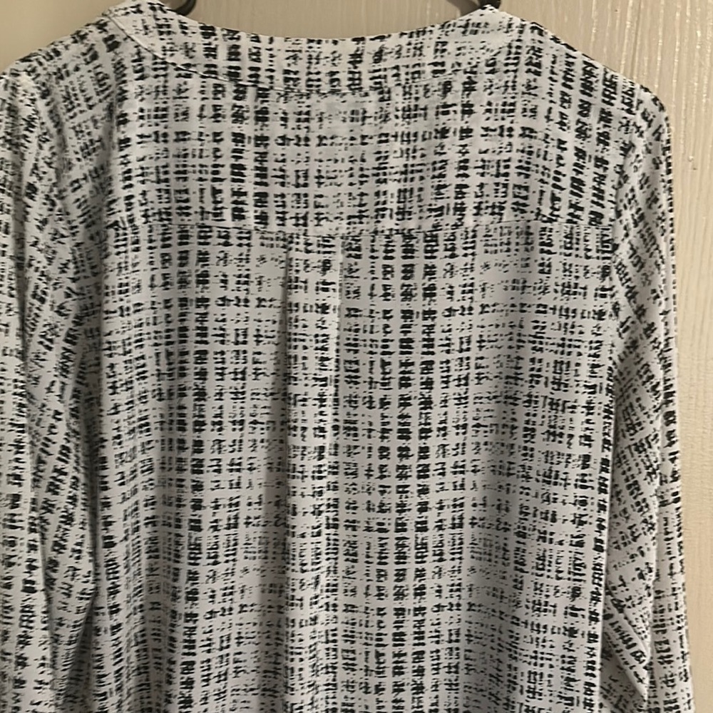 Women's Black and White Patterned Top - Picture 7 of 7